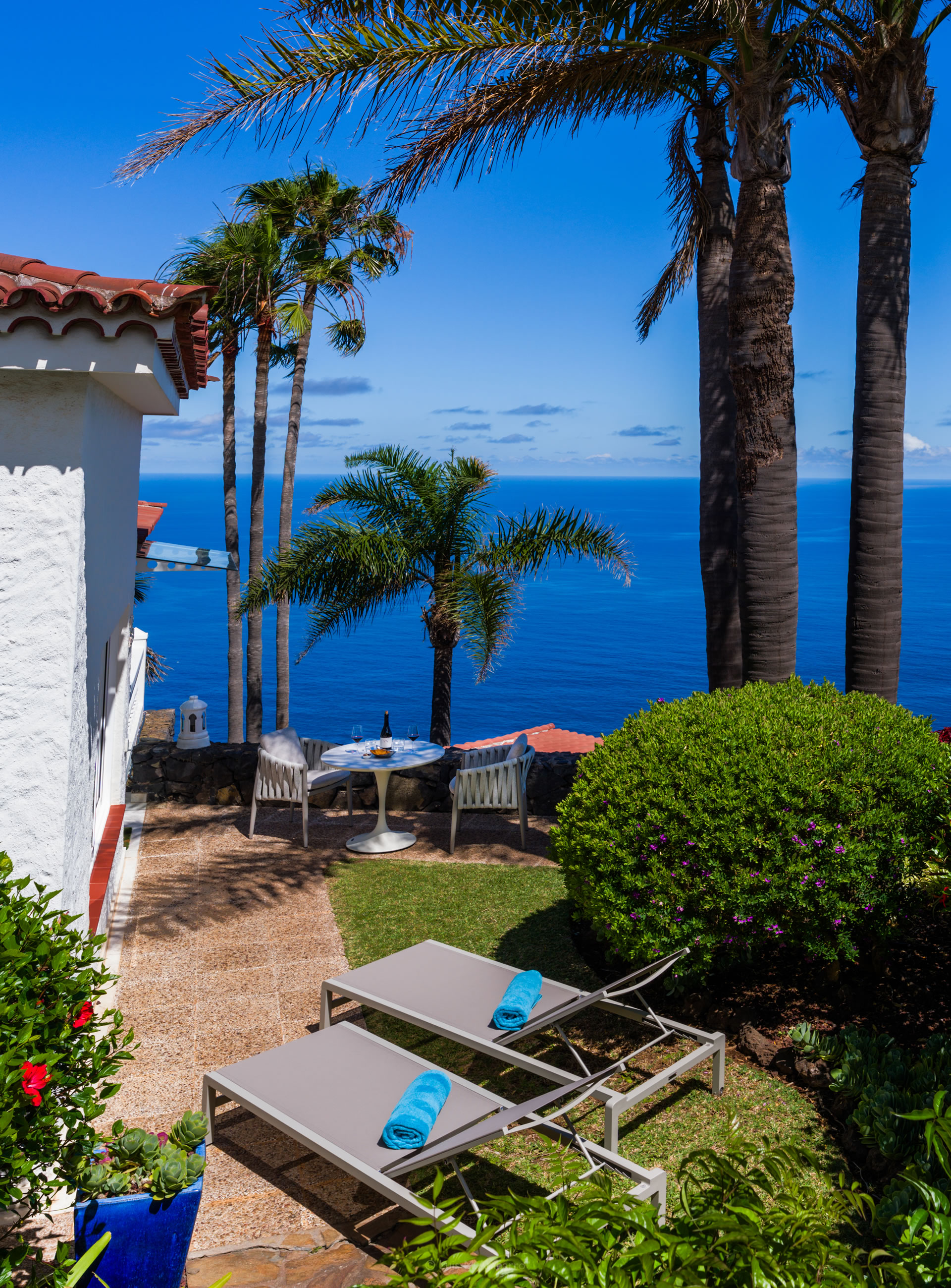 Private garden overlooking the sea